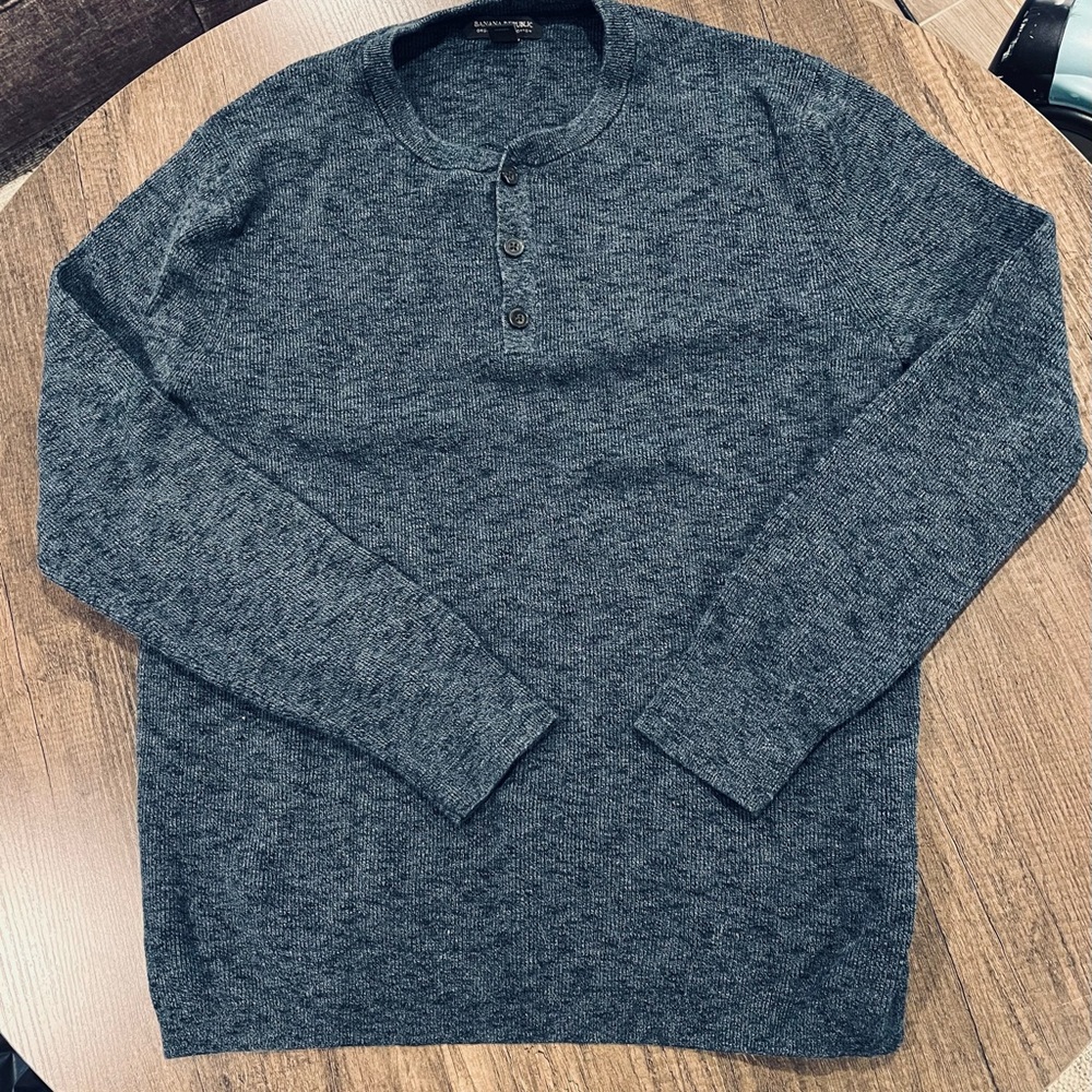 Banana Republic Henley Sweater Large